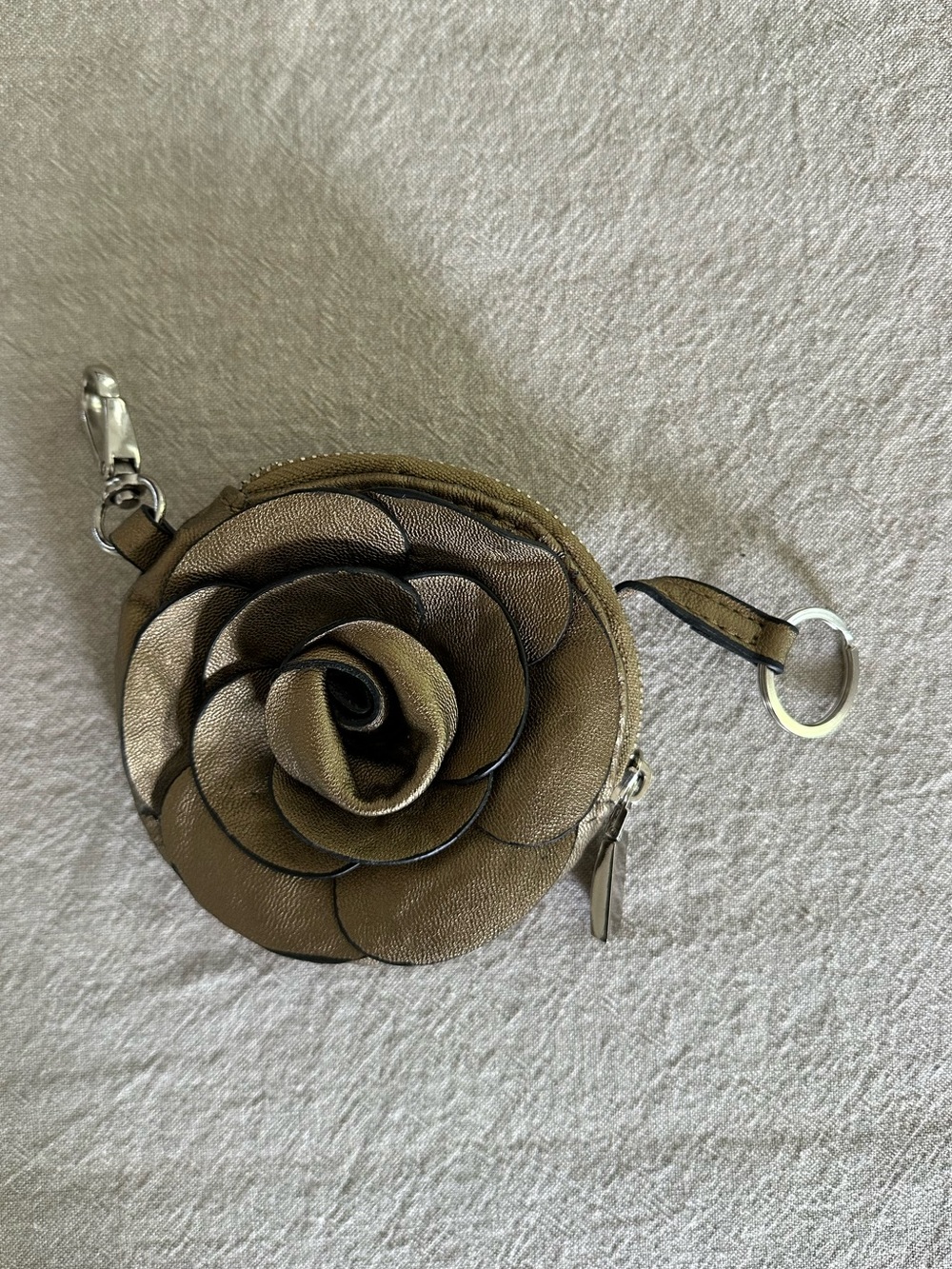 Si Firenze Collection Floral Leather Coin Pouch Keychain - Gold